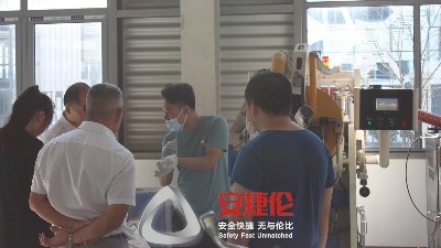 上海汽車輪轂（gū）客戶到訪（fǎng）參觀（guān）28工位噴膠機和R55滾噴機