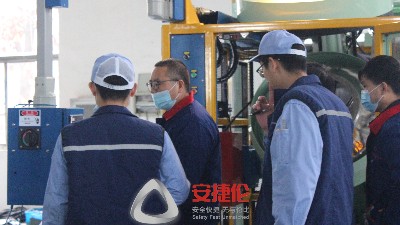 東海橡塑驗（yàn）收自動滾噴機，門麵擔當又為安捷倫完成一單！